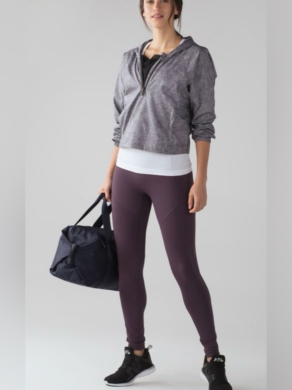 Lululemon I Put A Shell On You, size 2
Sea Spray Alpine White Dark Chrome